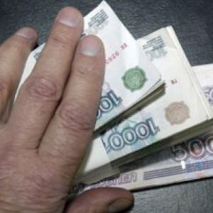У Астраханского пенсионера украли 100 тысяч рублей