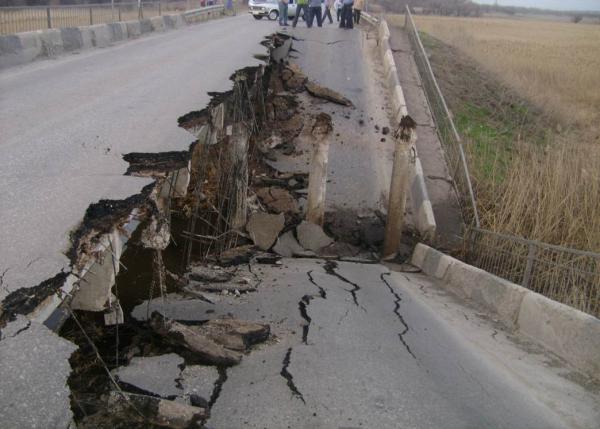 В Кабардино-Балкарии из-за дождей обрушился мост